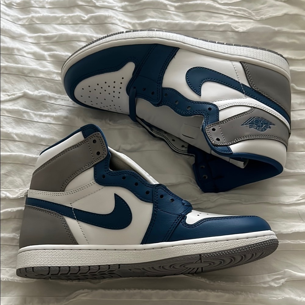 Men's Jordan 1 High Blue and Gray Sneakers
